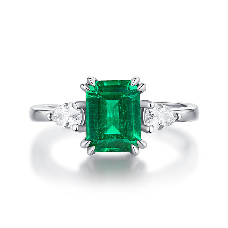 Sparkling Emerald Ring