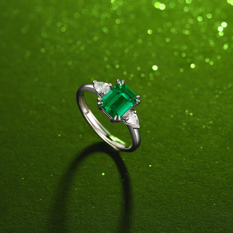 Sparkling Emerald Ring